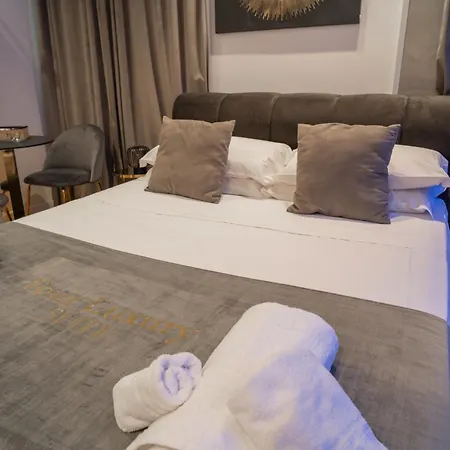 Four Luxury Affittacamere 3*