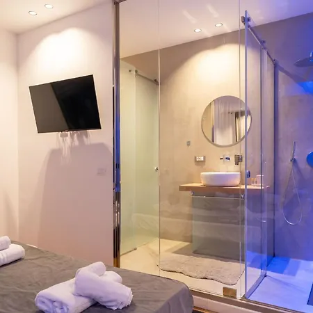 게스트하우스 Four Luxury 4*
